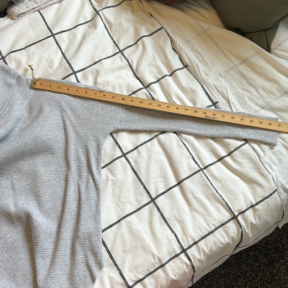 Aritzia TNA Waffle Turtle Neck Long Sleeve Sweater Shirt Size XS - Picture 9 of 9